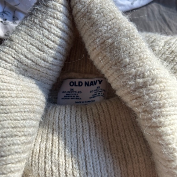 Old Navy excellent condition sweater vest - Picture 2 of 3